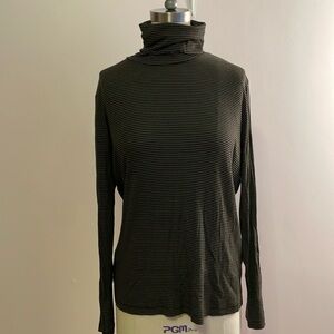 Women’s Turtleneck Olive & Black Medium Comfy